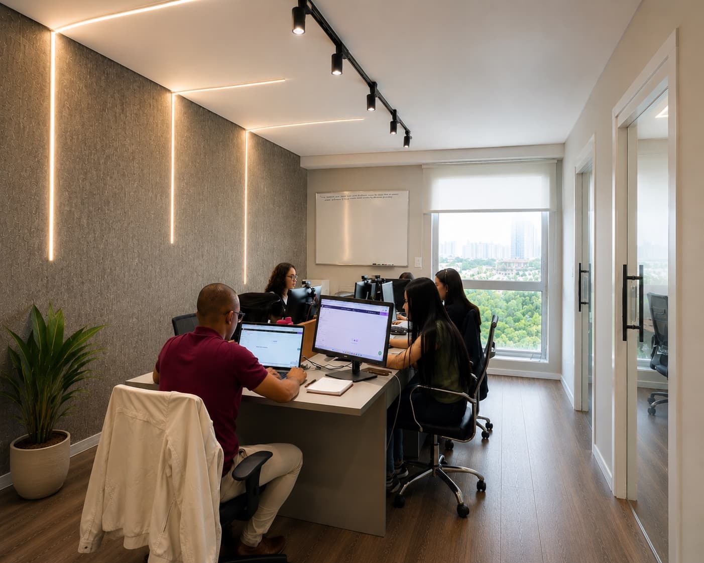 Sala de atendimento e equipe da GM Cidadania